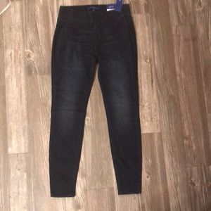 NWT Women’s Apt. 9 Pull On Jeans Size 4